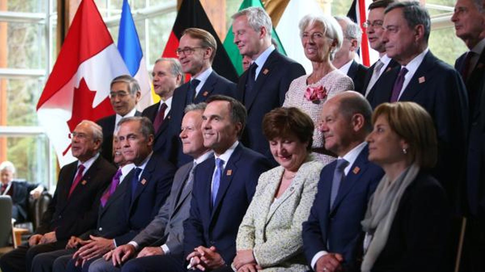 Representants de l'FMI, el BCE i els principals bancs centrals del món, en la reunió del G7 a Whistler (Canadà).