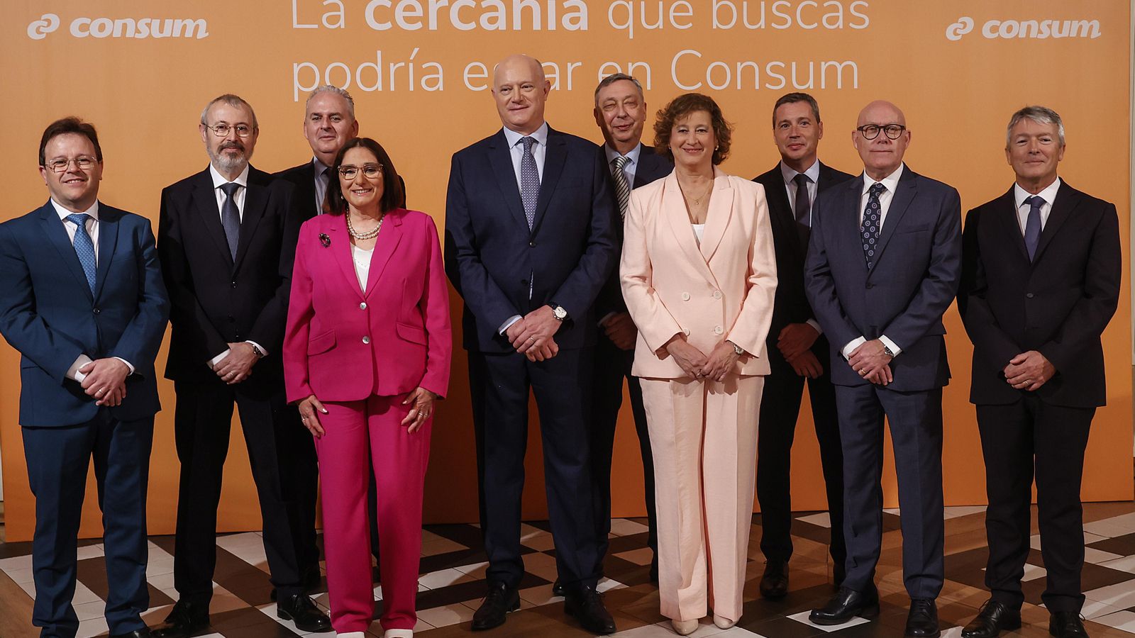 El director general de Consum, Antonio Rodríguez Lázaro, i el seu equip en la presentació de resultats