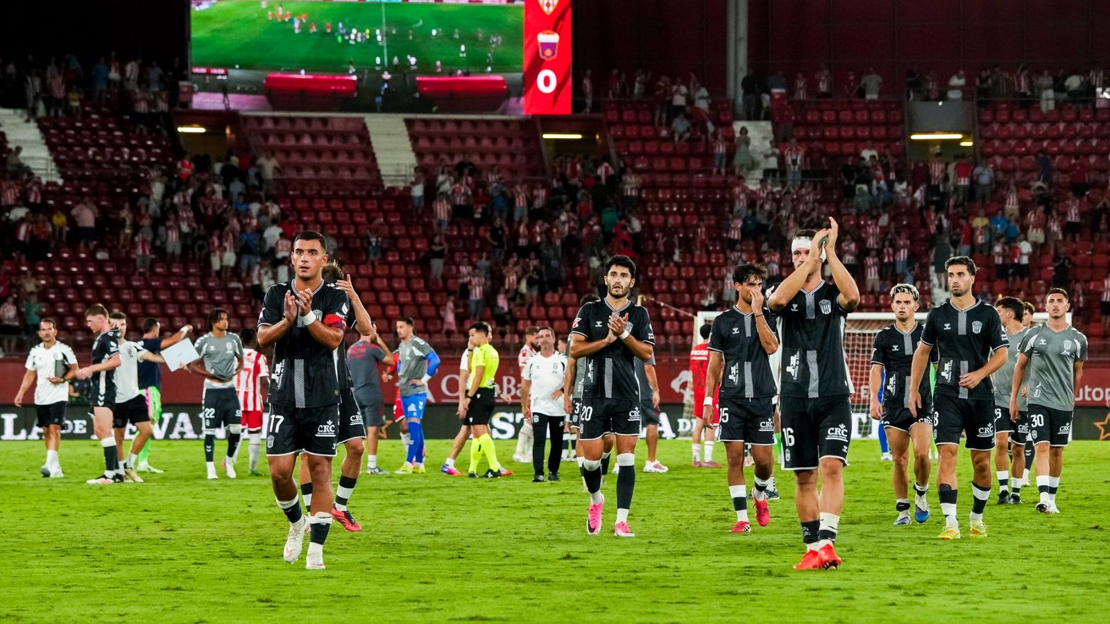Els jugadors de l'Eldense van agrair el suport de l'afició desplaçada a Almeria
