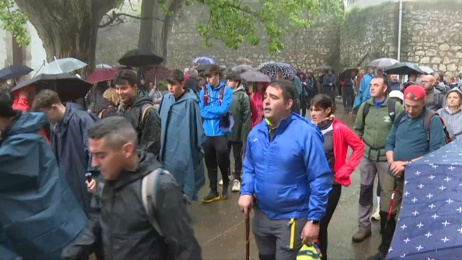 Pelegrins en la rogativa a Sant Pere de Castellfort