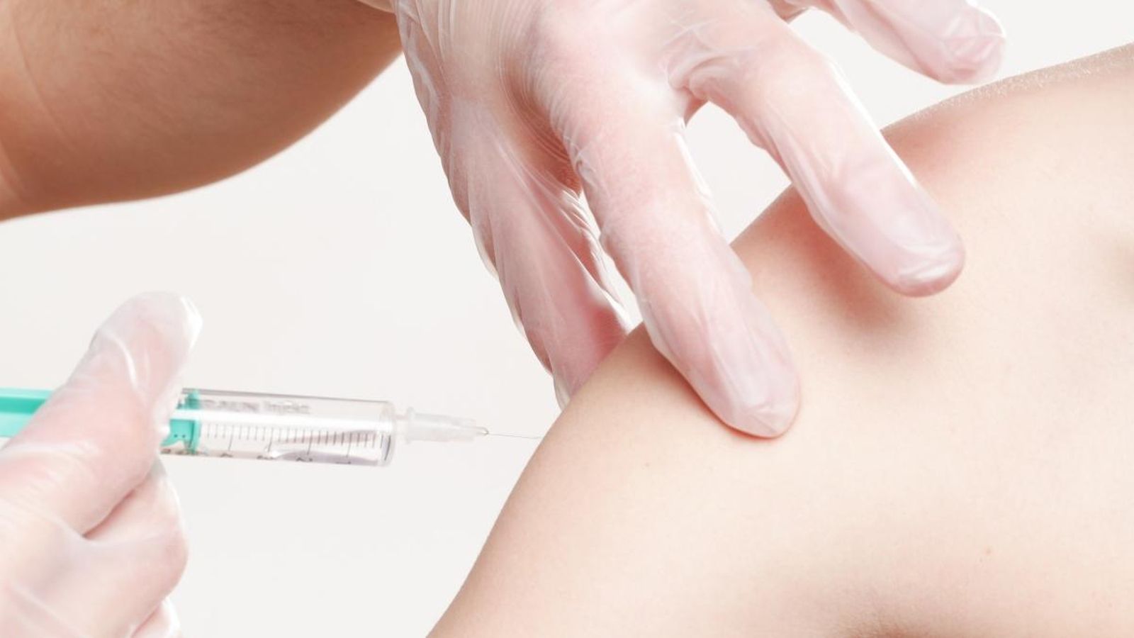 Sanitat tornarà a vacunar contra la meningitis les persones de 12 a 18 anys
