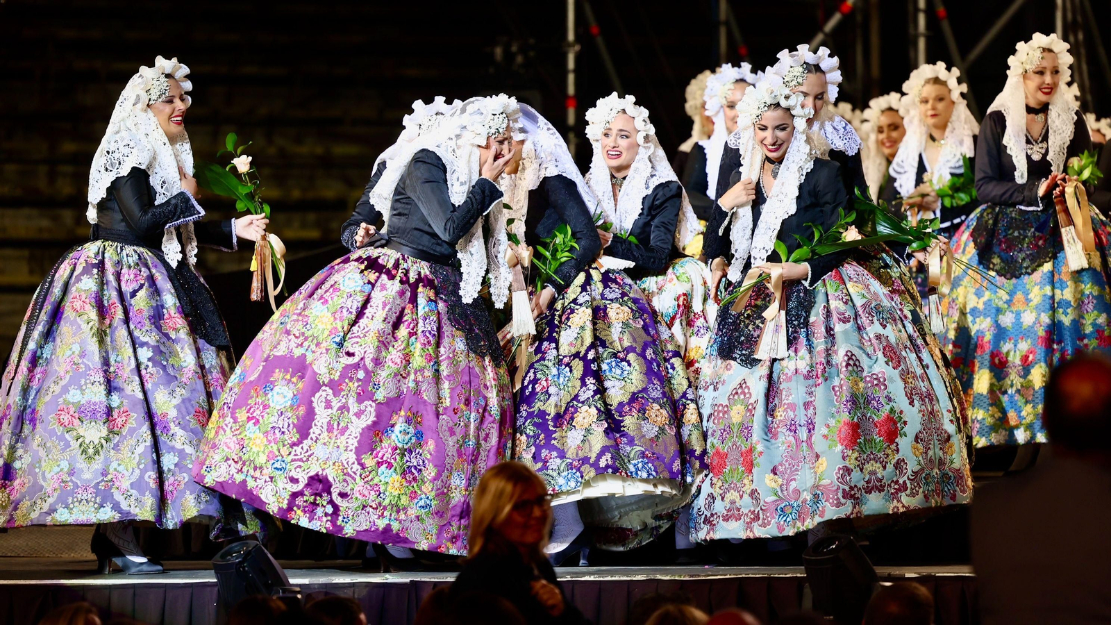 Moment emotiu de l'elecció de la nova bellesa del foc