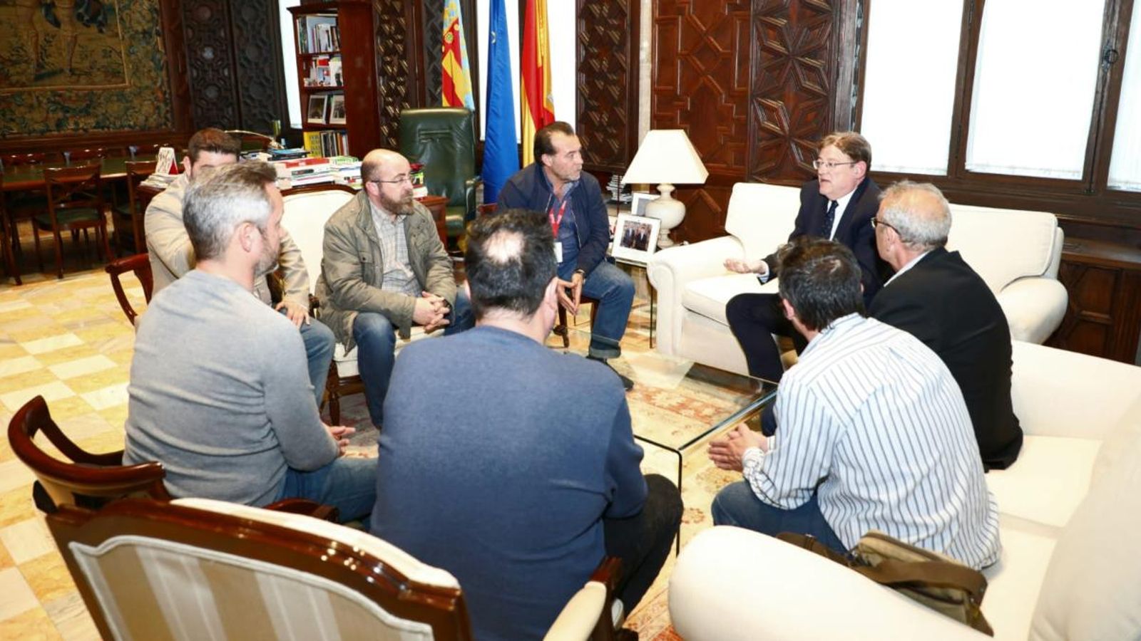 Reunió del president de la Generalitat, Ximo Puig, amb la Federació de Gremis d’Artistes Fallers i Foguerers