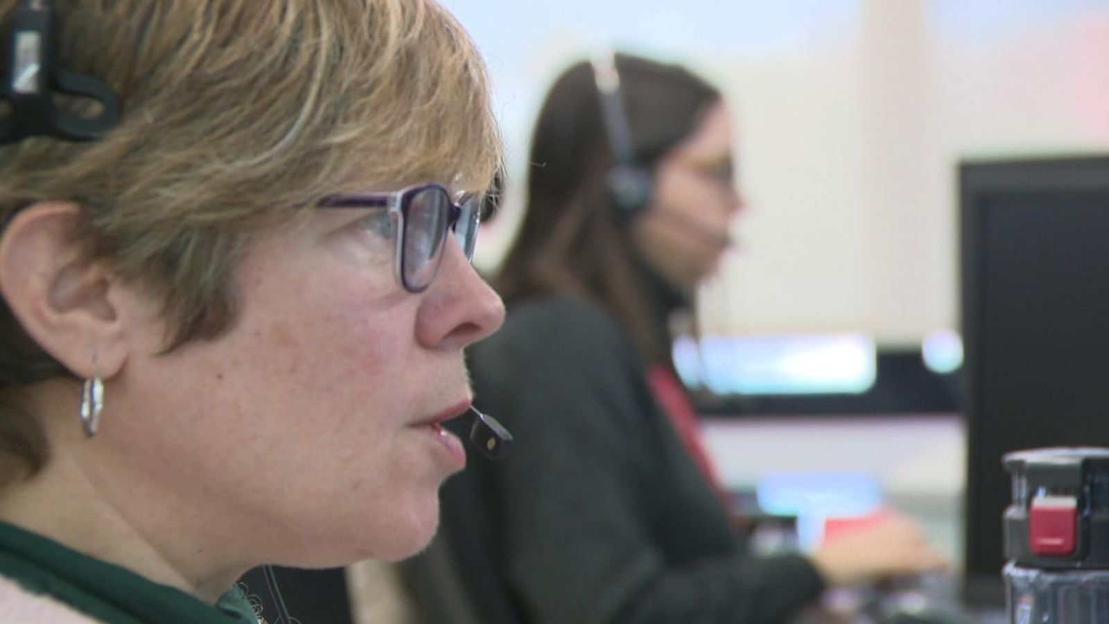 Treballadores del 112 atenent telefonades