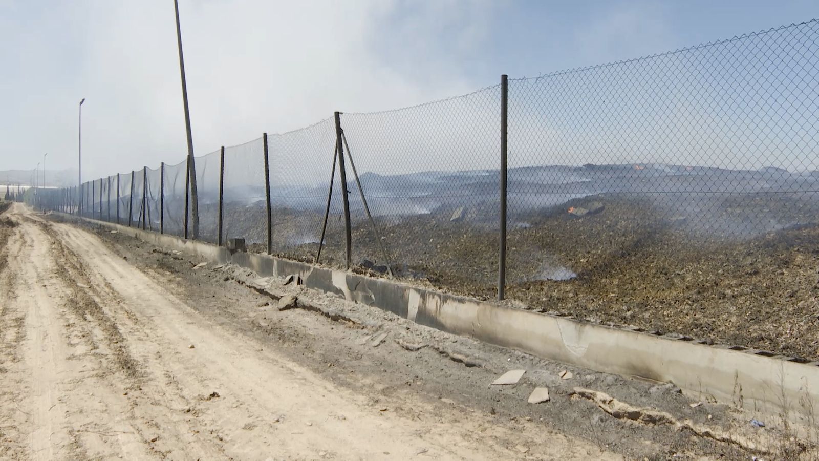 L'abocador de Requena, encara incendiat