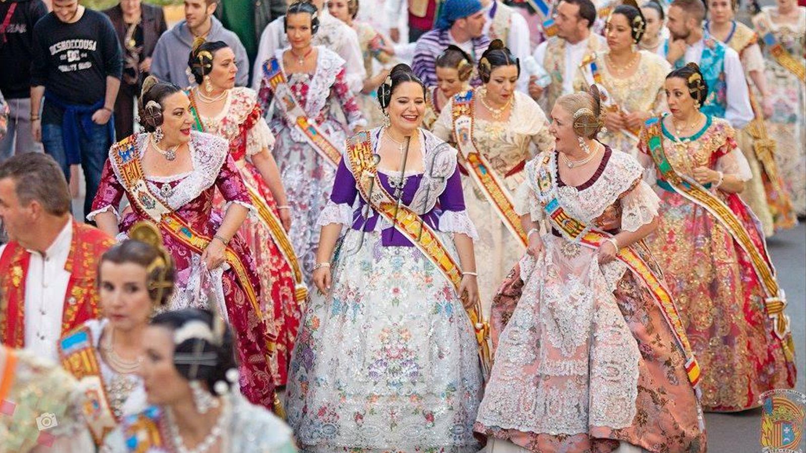 Un passacarrer de les falles del 2019 a Riba-roja de Túria