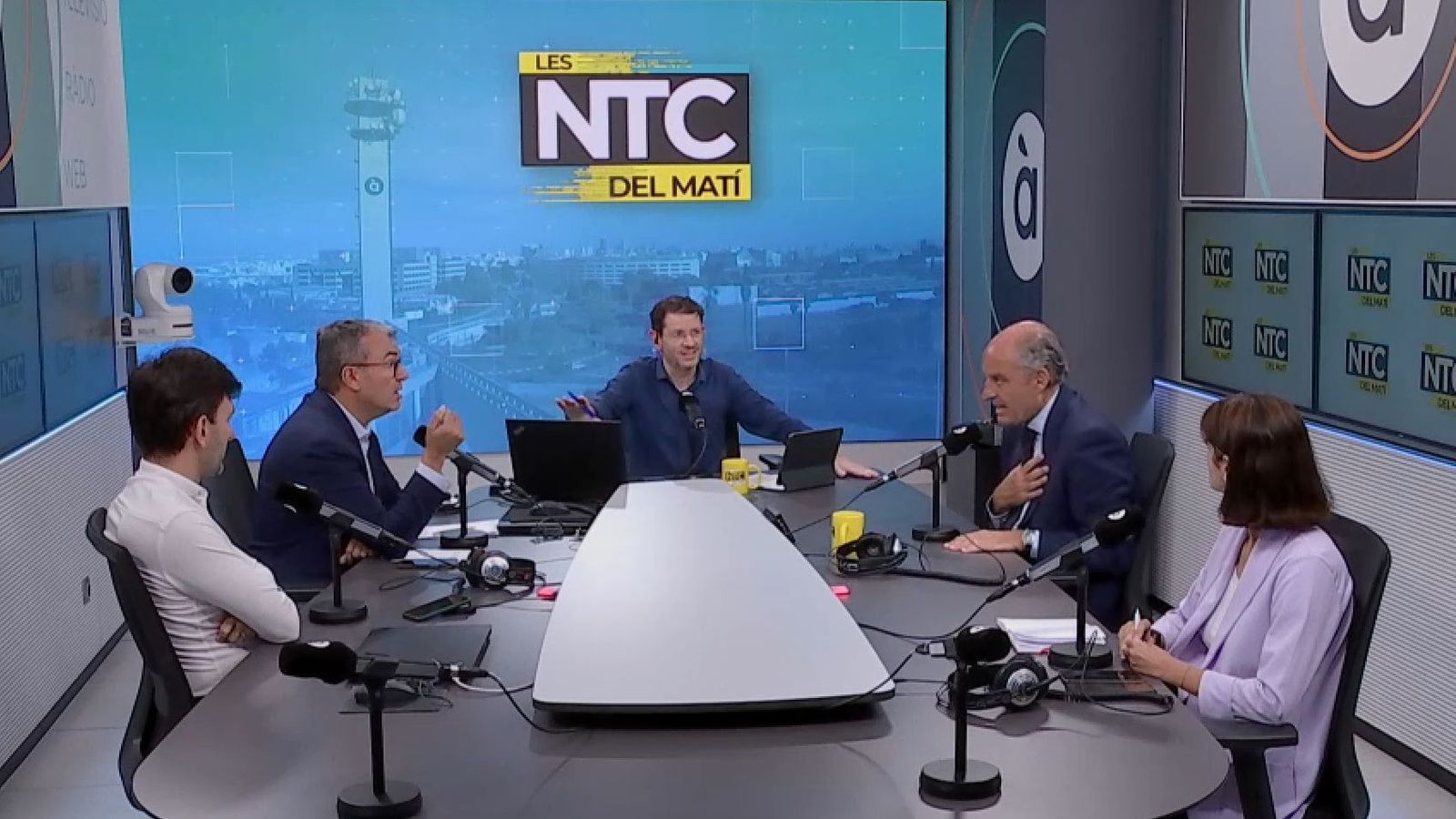 Moment de tensió entre Francisco Camps i Bernardo Guzmán (SER) en 'Les notícies del matí'