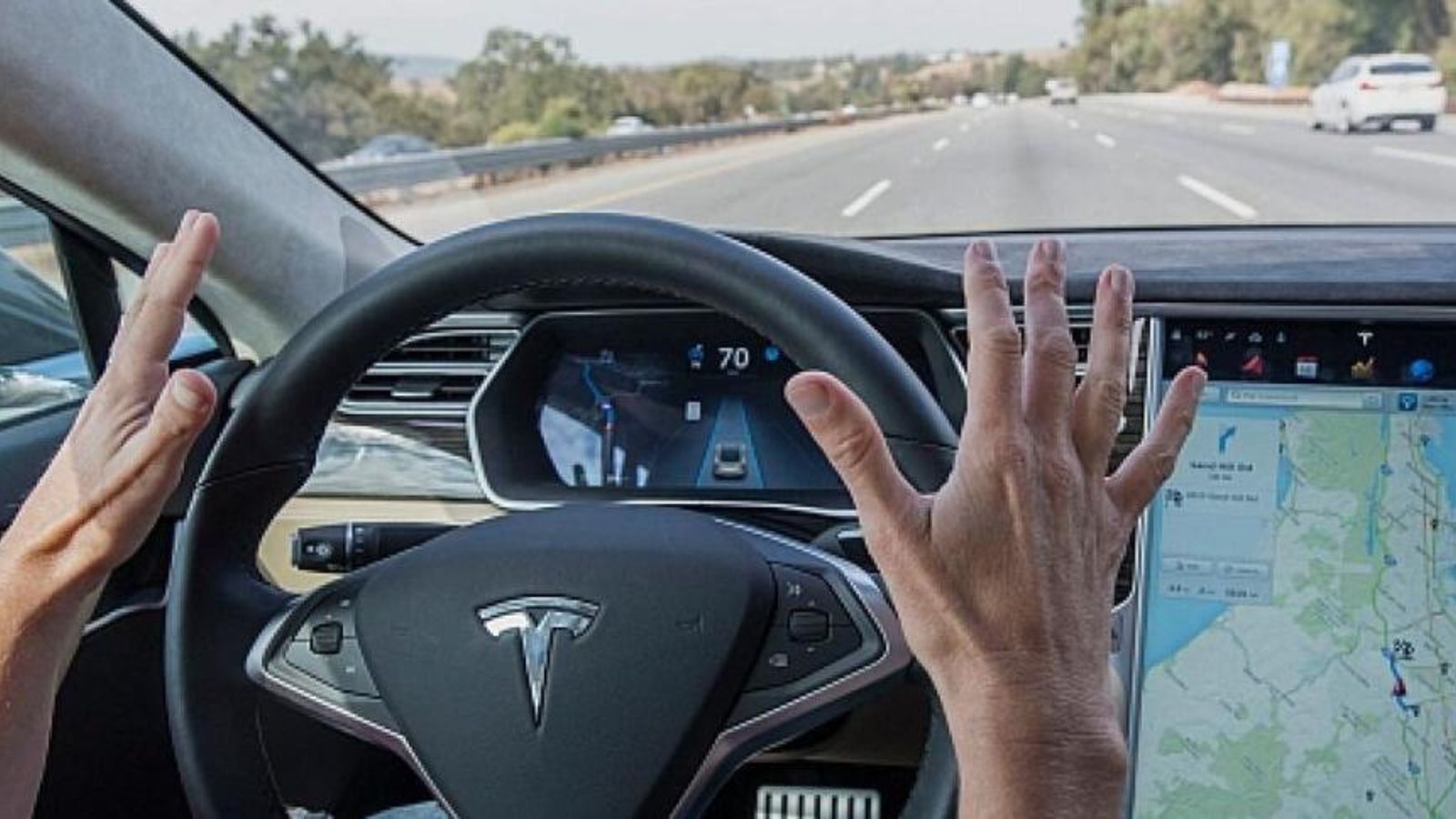 Un conductor de Tesla al volant