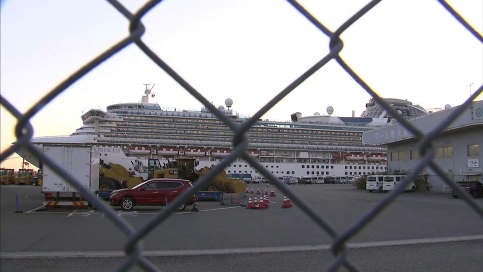 Les autoritats japoneses han fet el test del virus a la totalitat de les persones que segueixen a bord del Diamond Cruise