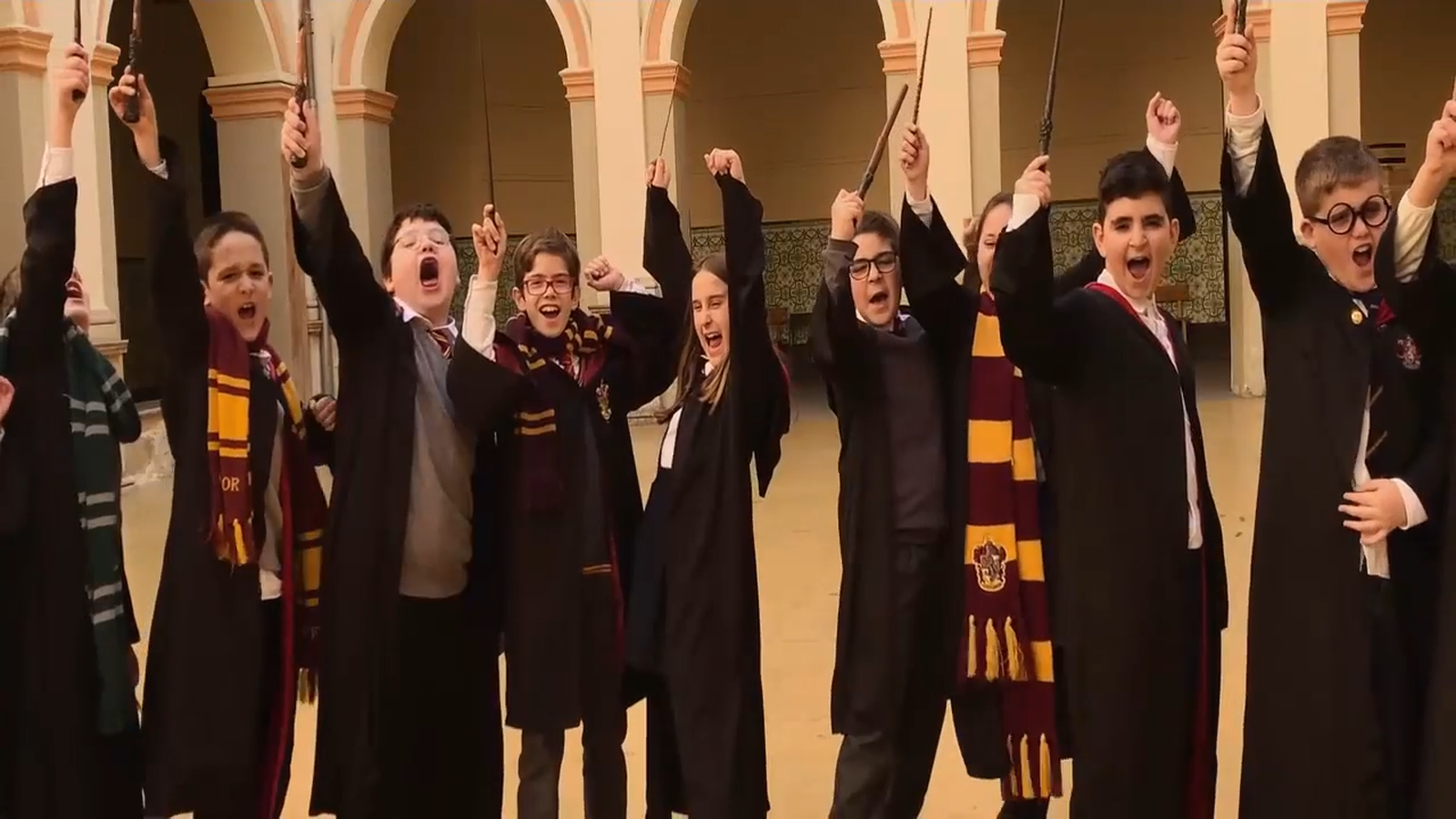 HOGWARTS PÍAS, ESCOLA DE MÀGIA,  Escola Pía  (València)