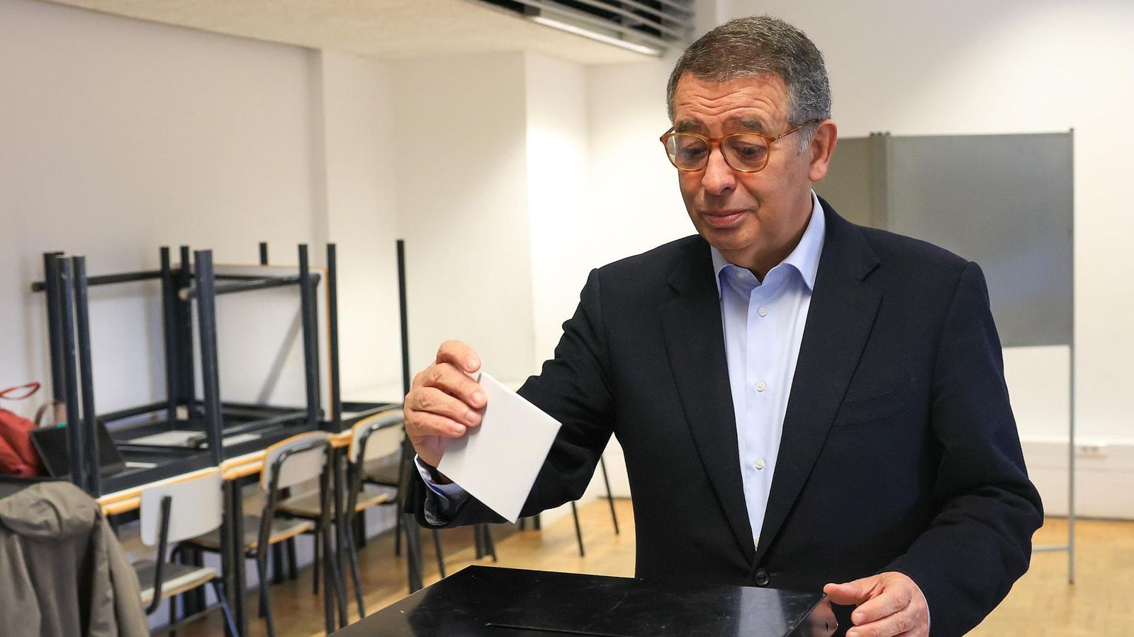 El candidat socialista António José Seguro vota en la segon ronda de les eleccions presidencials portugueses, a Caldas da Rainha