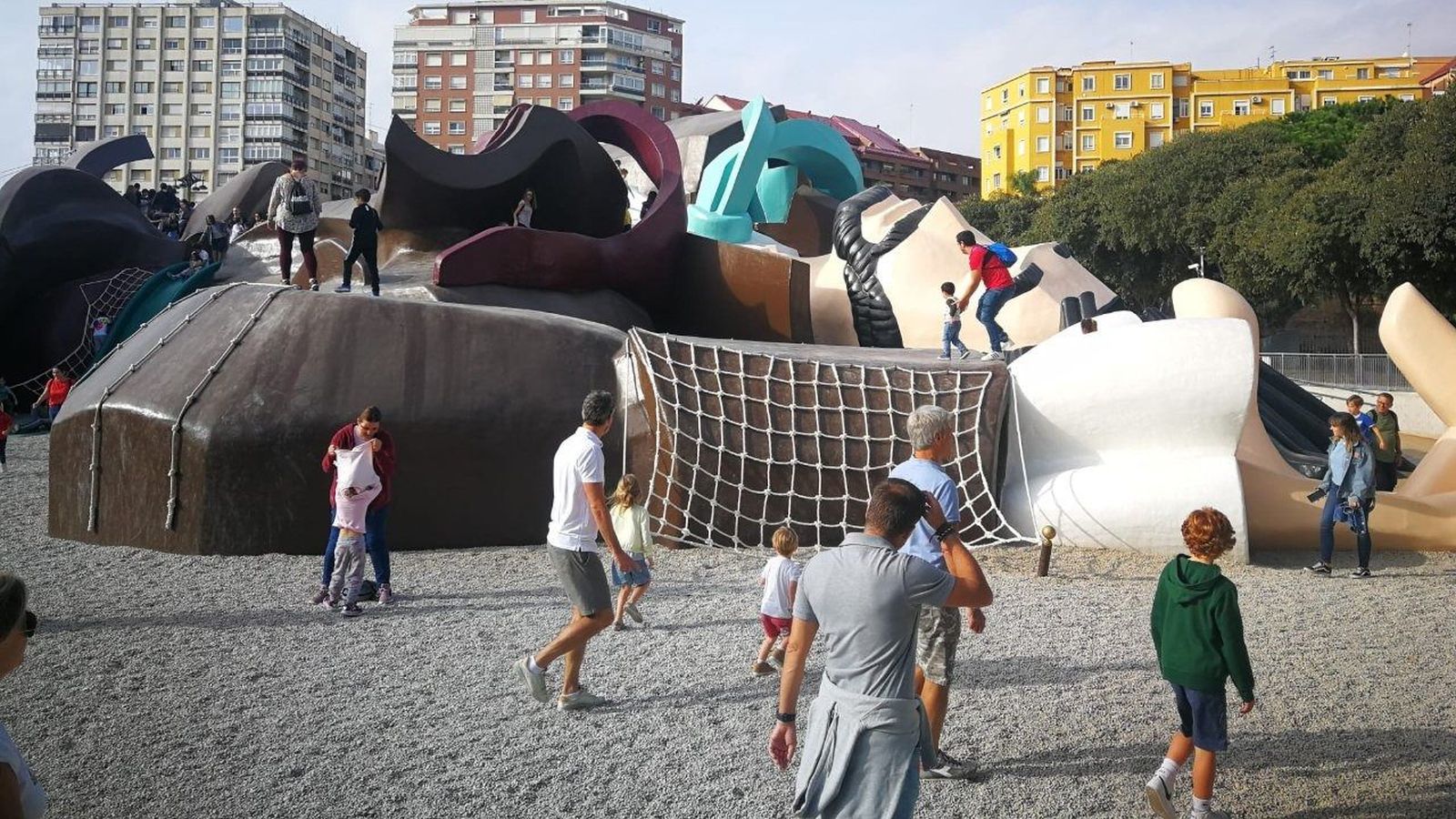 Imatge d'assistents visitant el Gulliver