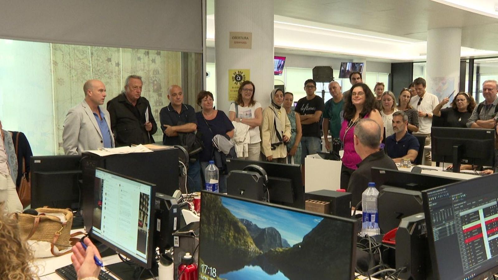 Participants i representants d'À Punt en la jornada Open House Valencia a les intal·lacions de Burjassot