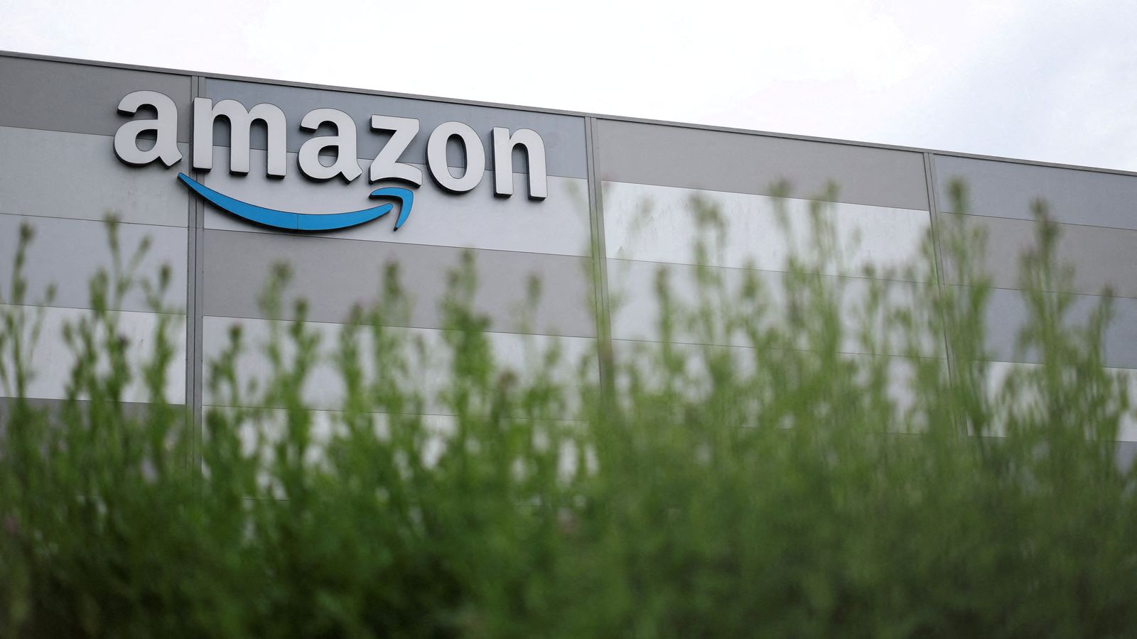Un centre logístic d'Amazon a Nantes, França