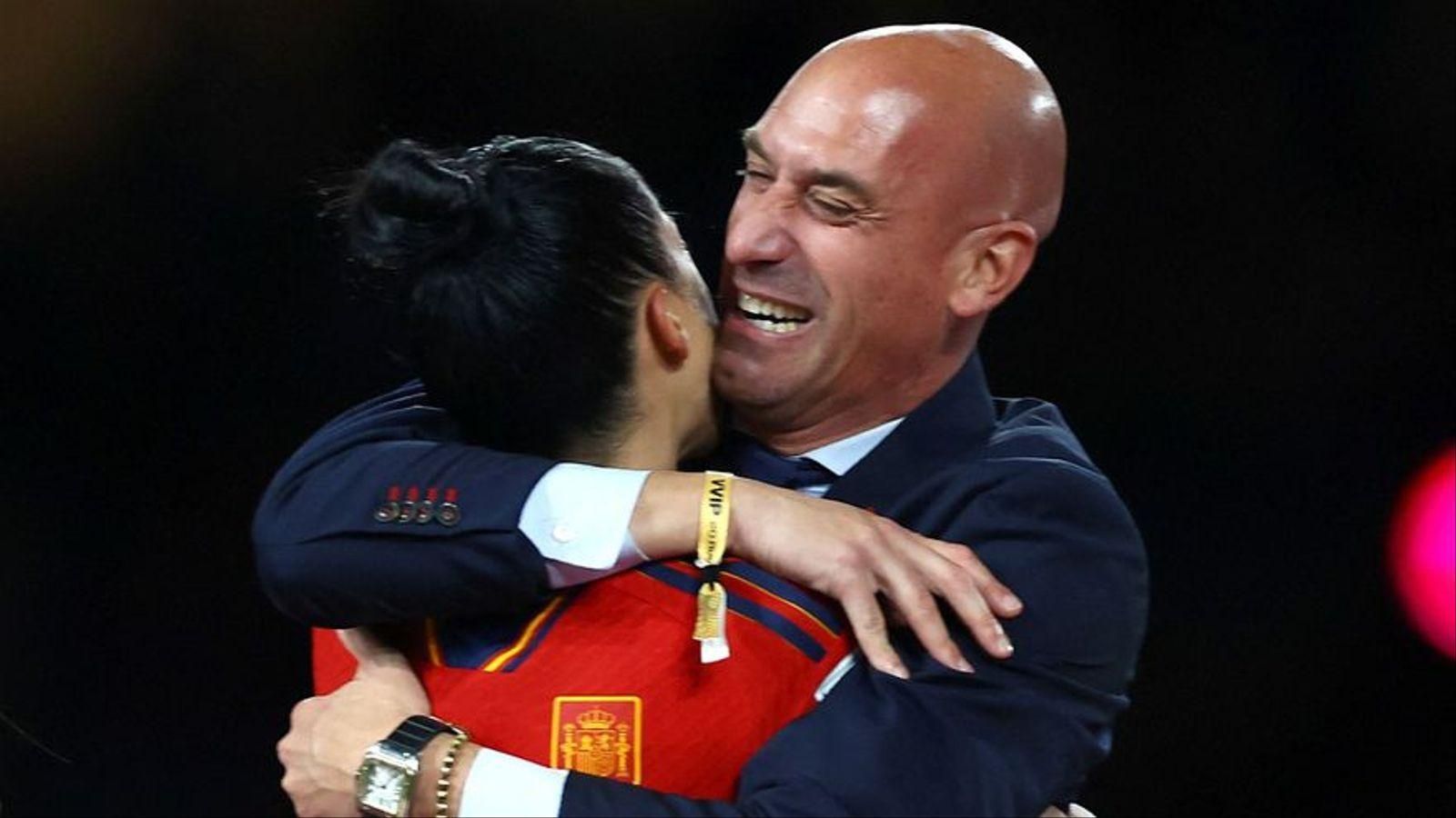 Rubiales i Hermoso s'abracen després de la final del Mundial / Reuters