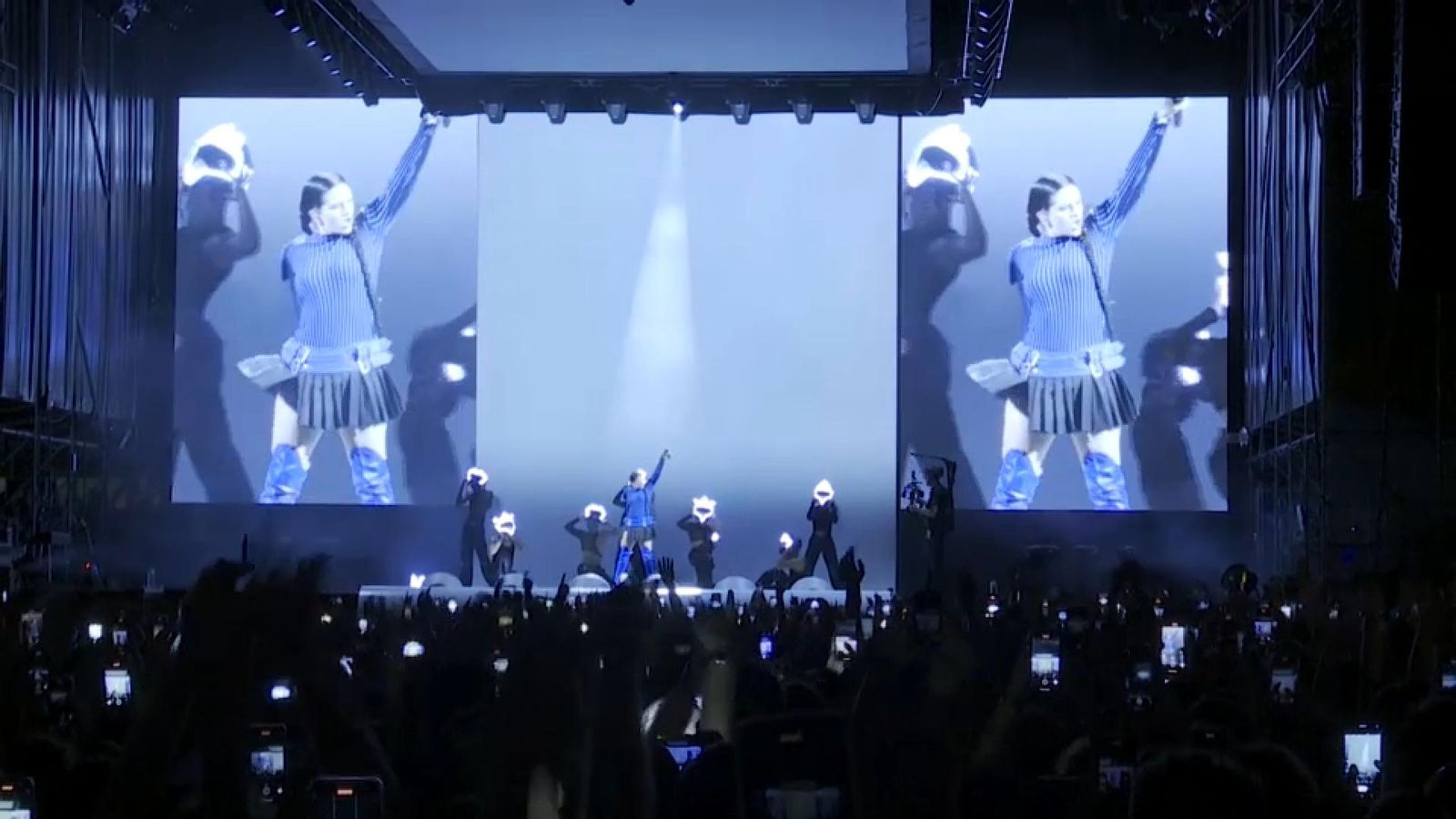 Rosalía fa parada a València amb el 'Motomami World Tour'