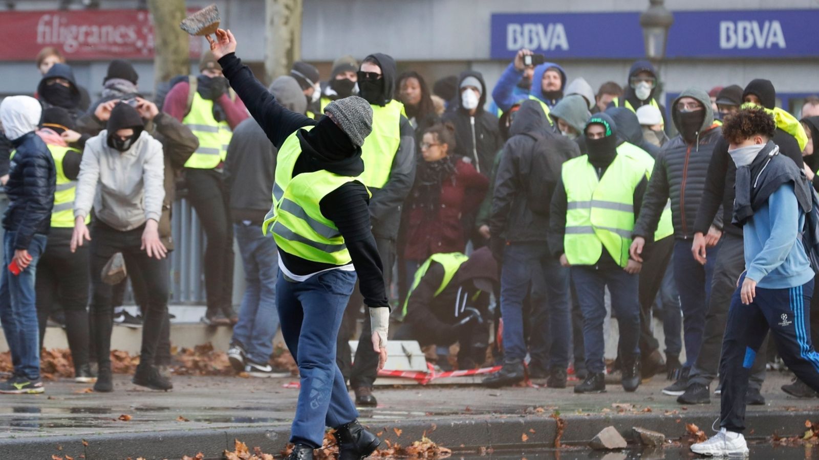 Deu detinguts en una manifestació dels ‘jupetins grocs’ a Brussel·les