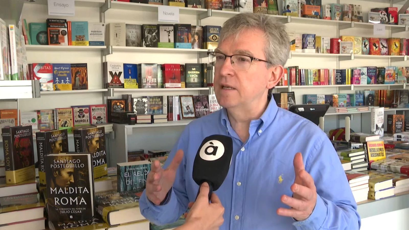 L'escriptor valencià, Santiago Posteguillo, atén À Punt a la Fira del Llibre de València