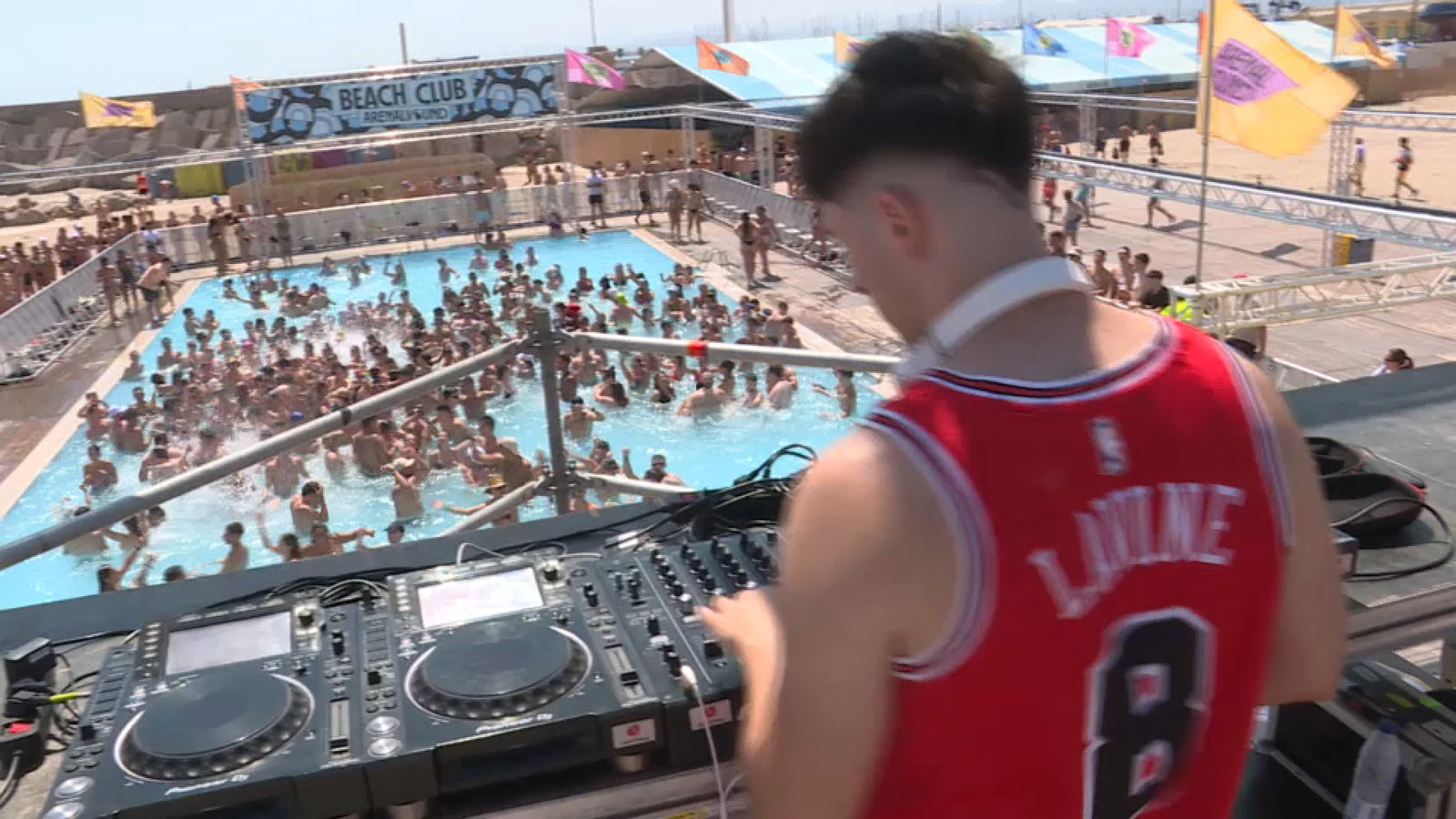 Festa a la piscina de l'Arenal Sound