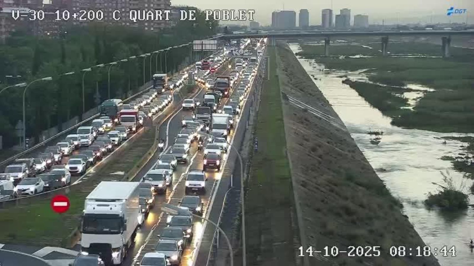 La V-30, atapeïda de vehicles, este dimarts La V-30, atapeïda de vehicles, este dimarts