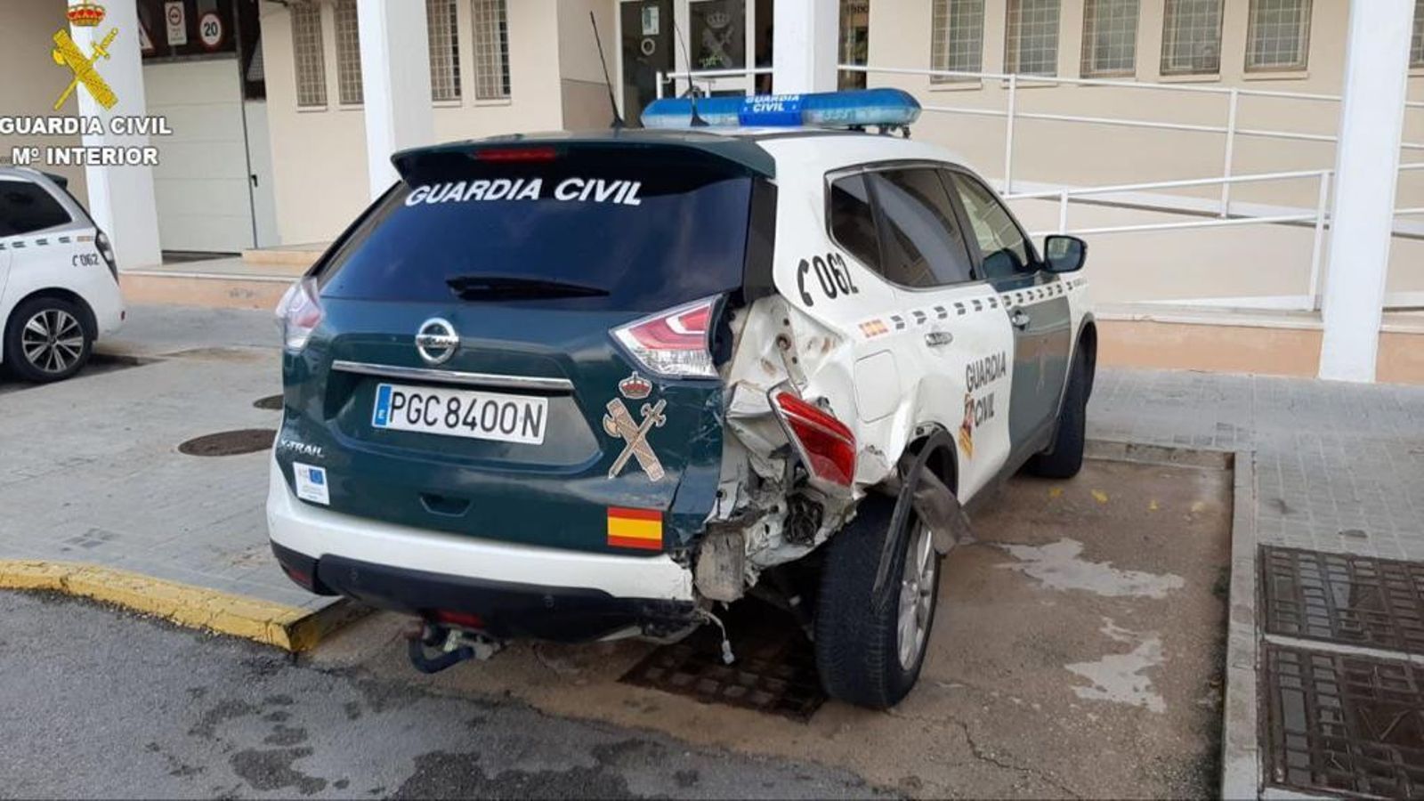 El vehicle de la Benemèrita danyat