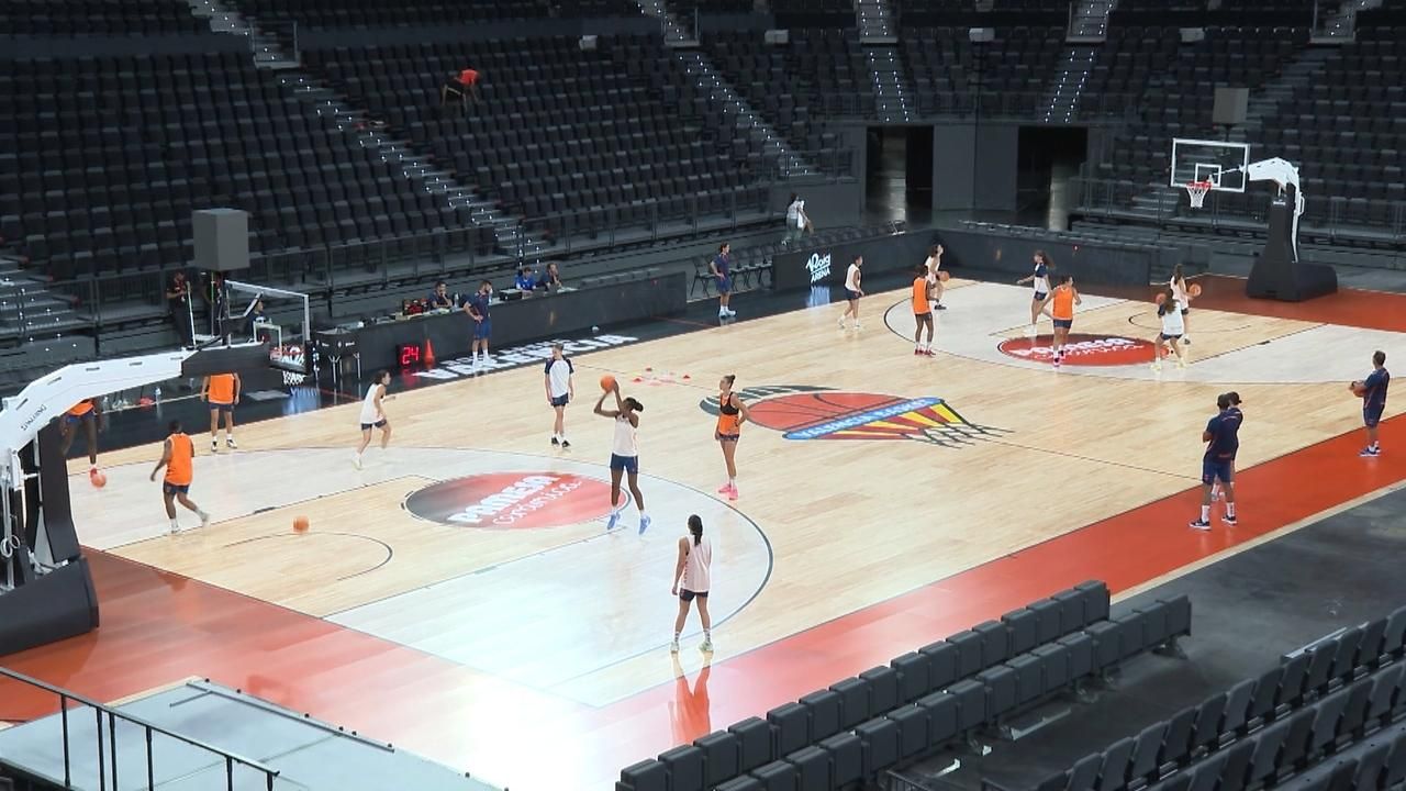 Primer entrenament al Roig Arena