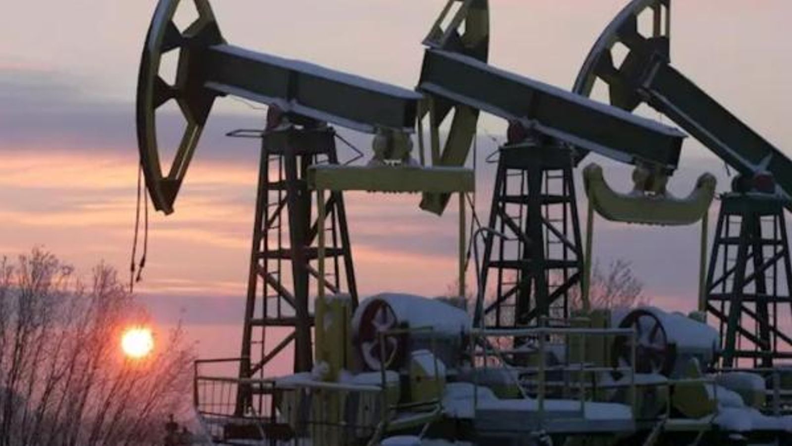 El Brent es desploma un 26% fins als 33,36 dòlars, mínims des de 2016