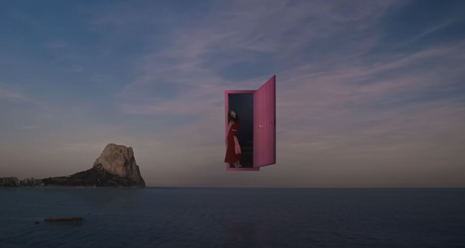 El penyal d'Ifac, de fons en el videoclip