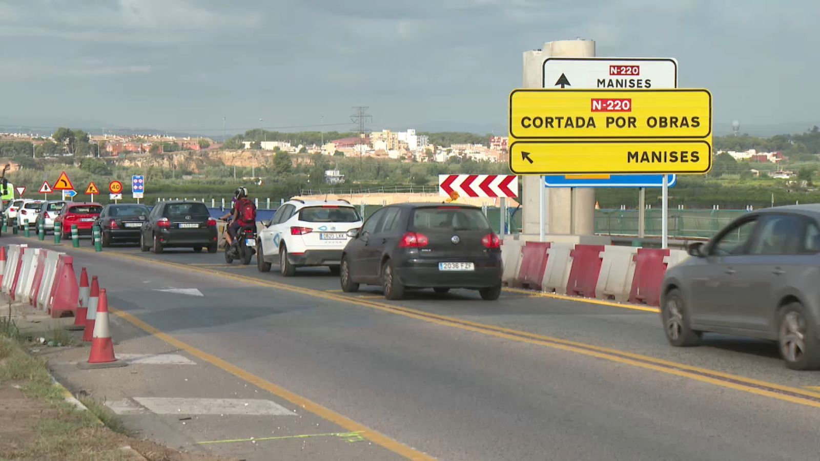 Obres en la carretera N-220 al costat de l'aeroport de Manises