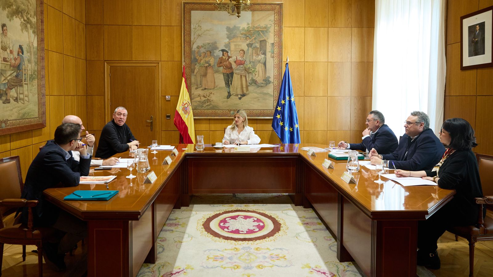 Yolanda Díaz, durant una trobada amb representants de l'Associació Nacional del Taxi este divendres