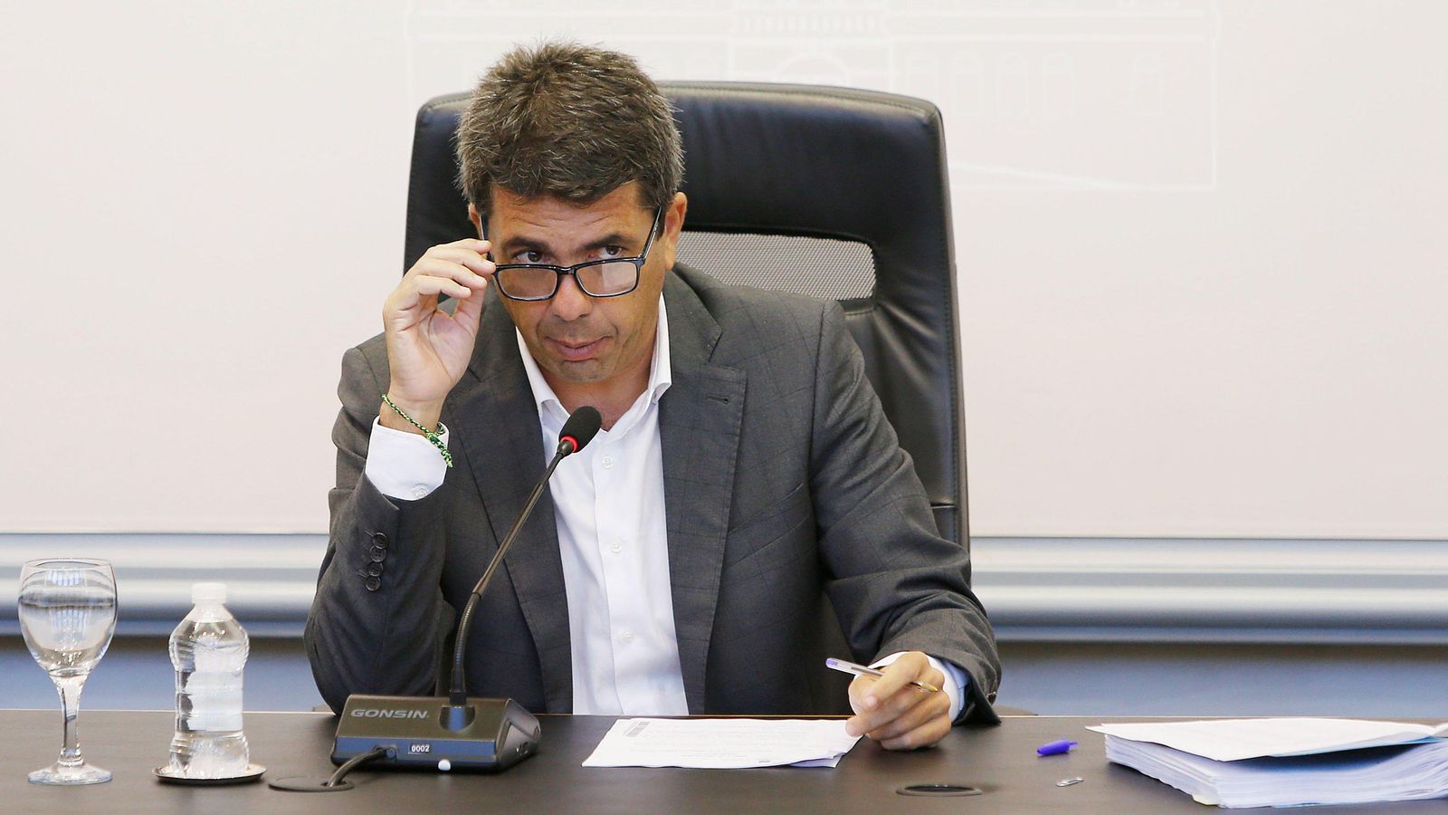El líder dels 'populars', Carlos Mazón, durant un ple de la Diputació de València del novembre