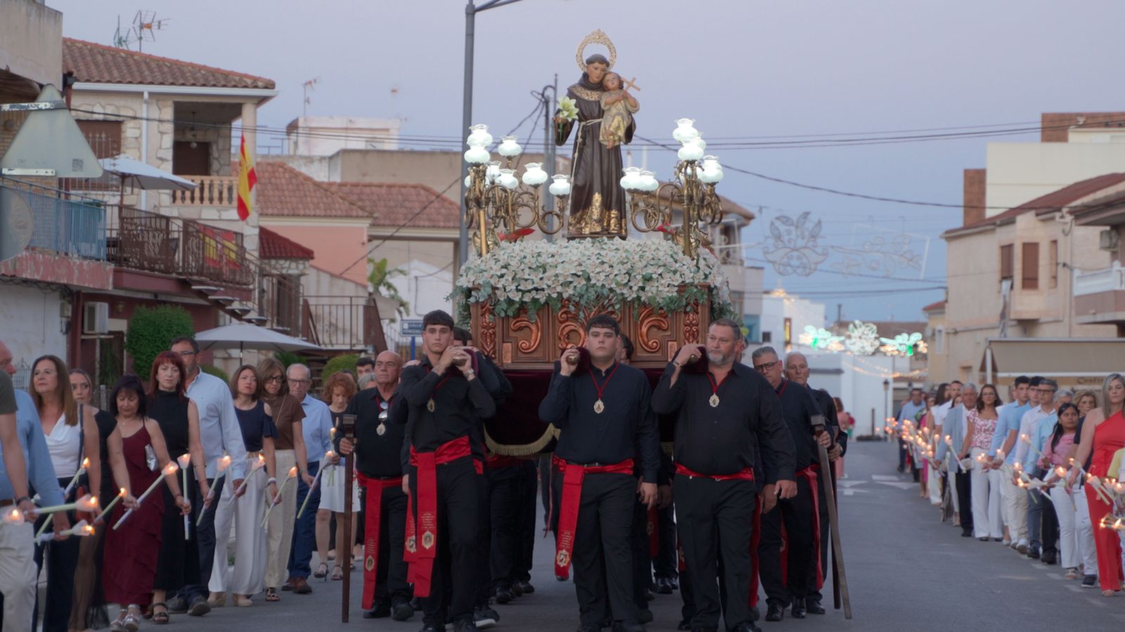 Un dels moments més importants de les festes de Molins és processó pels carrers del poble de Sant Antoni de Pàdua