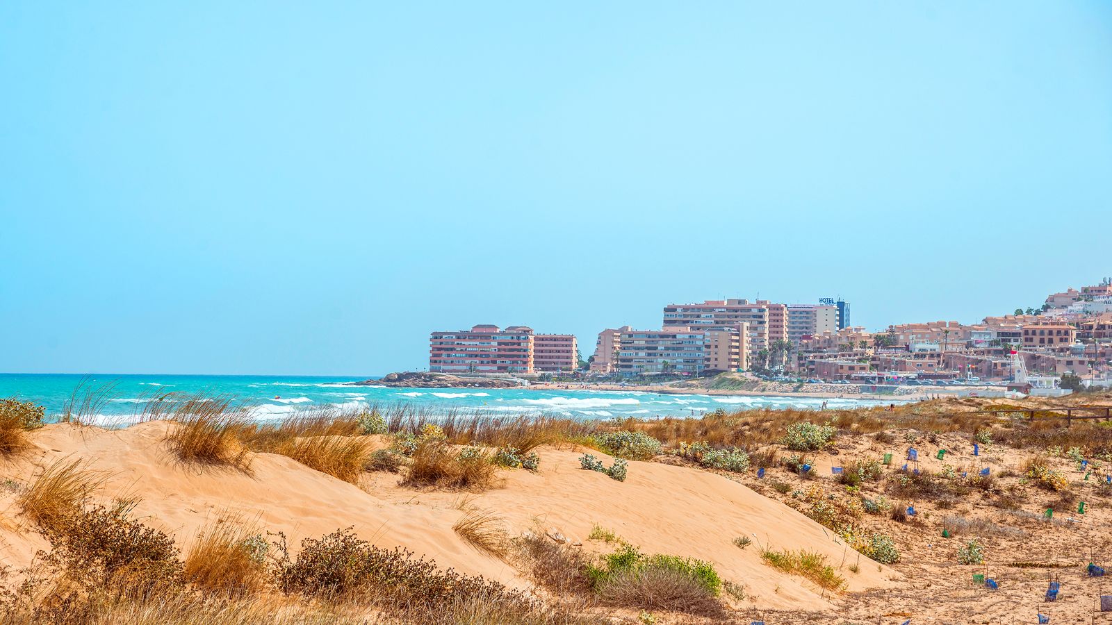 Vistes de la platja de la Mata, a Alacant, on s'ha ofegat la dona
