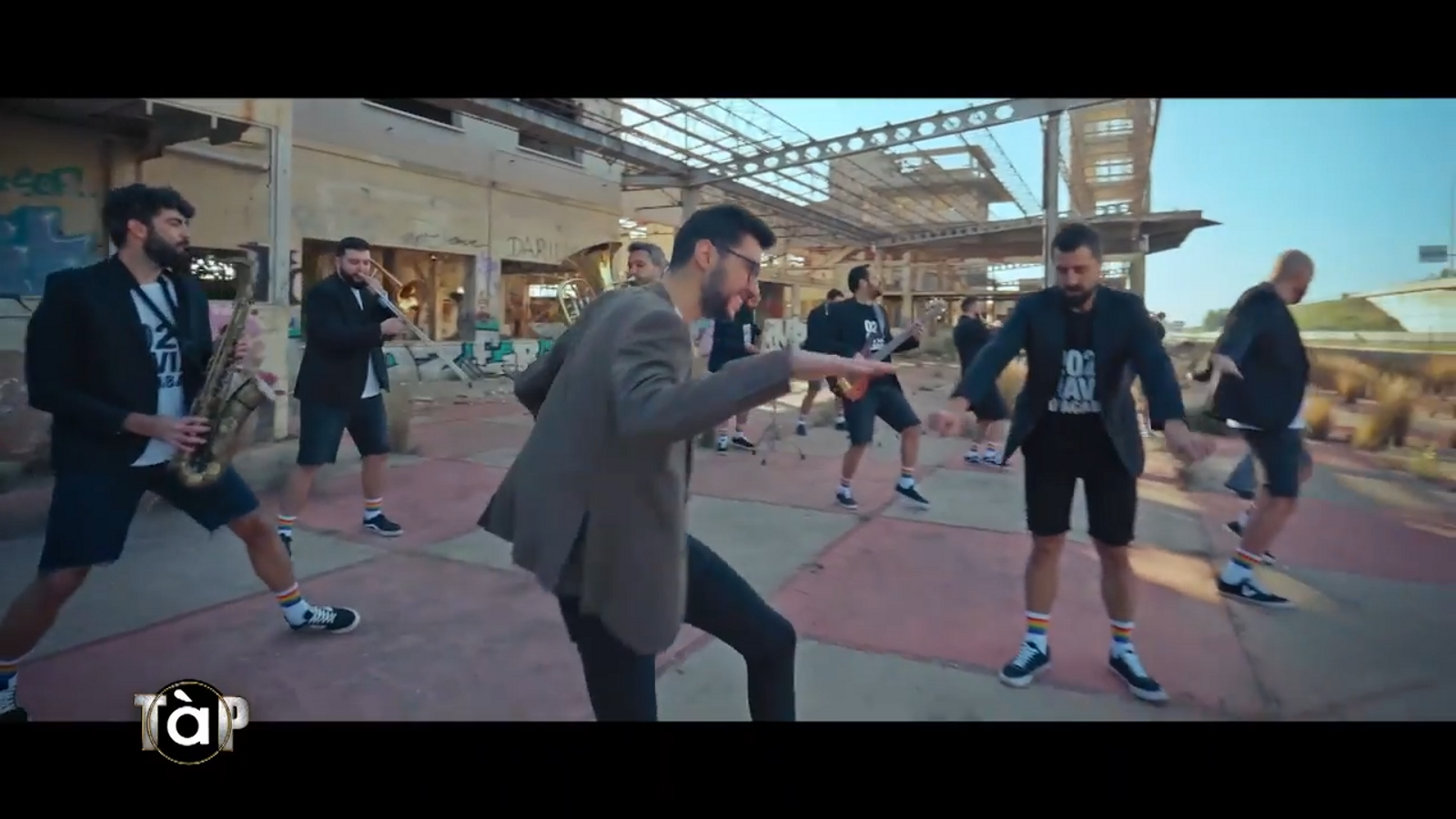 Videoclip de la cançó de 'TÀP Zàping' i La Fúmiga.