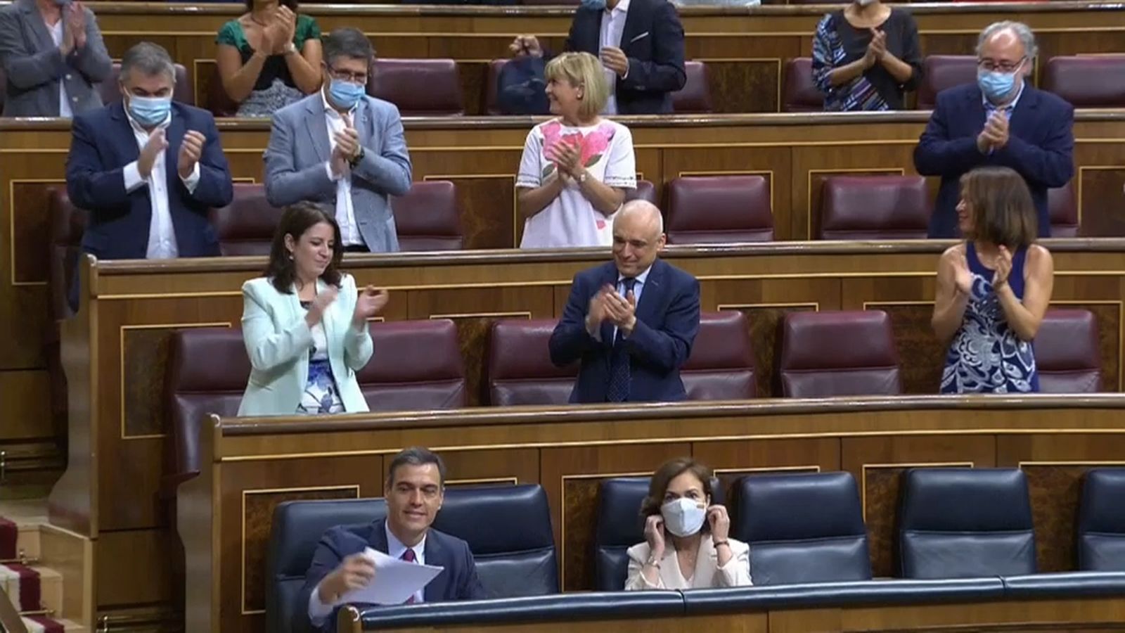 Aplaudiments al president del govern a l'inici de la sessió de control