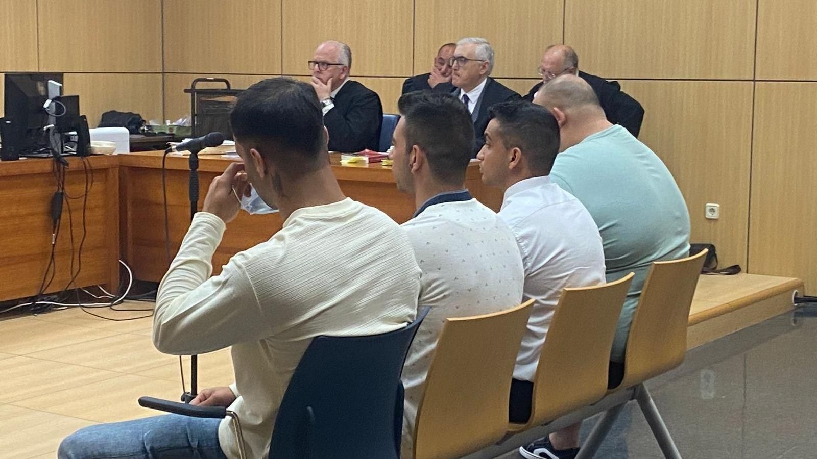 Els quatre acusats de l'agressió sexual a una menor de 14 anys a la Vall d'Albaida