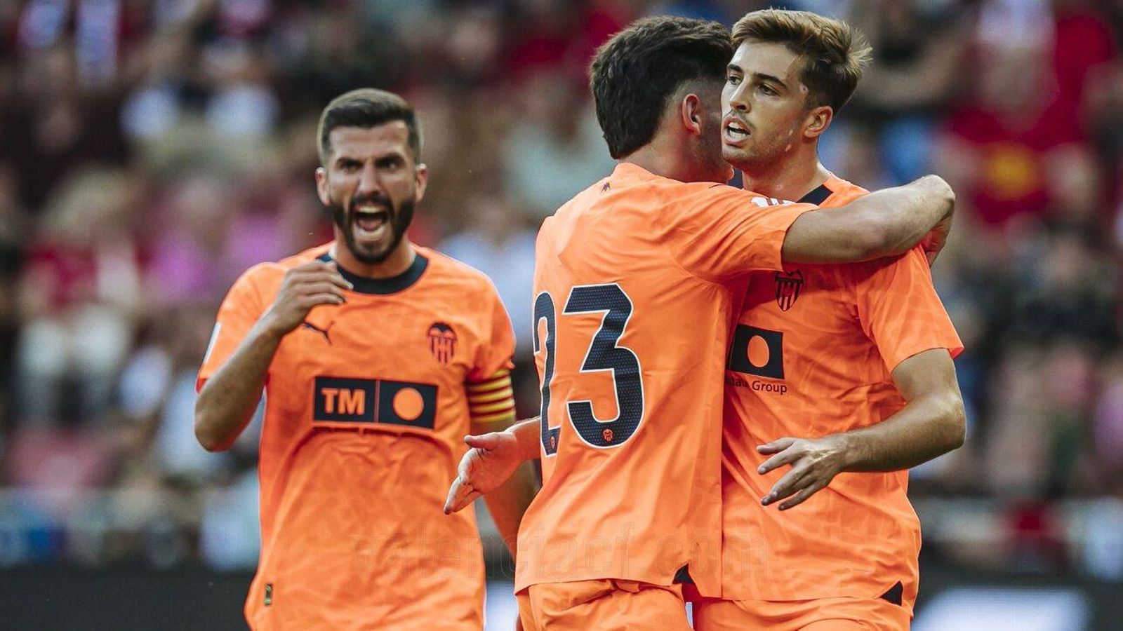 Alberto Marí celebra el gol amb els companys