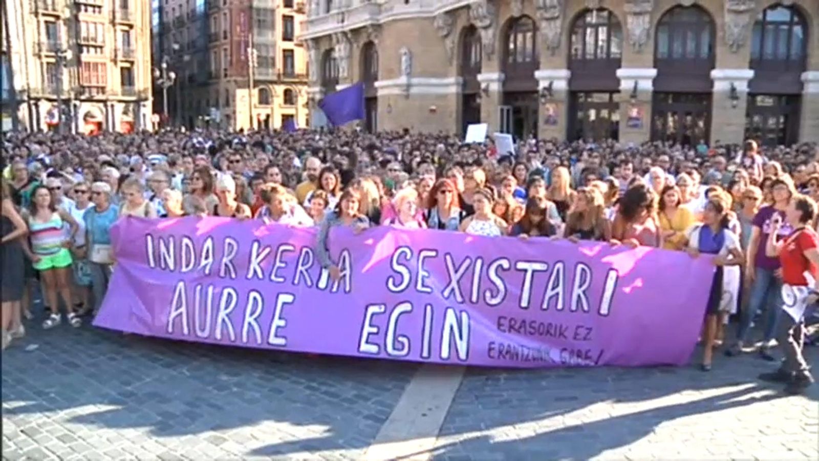 Els sis detinguts per l'agressió sexual en grup a Bilbao passen a disposició judicial Els sis detinguts per l\'agressió sexual en grup a Bilbao passen a disposició judicial