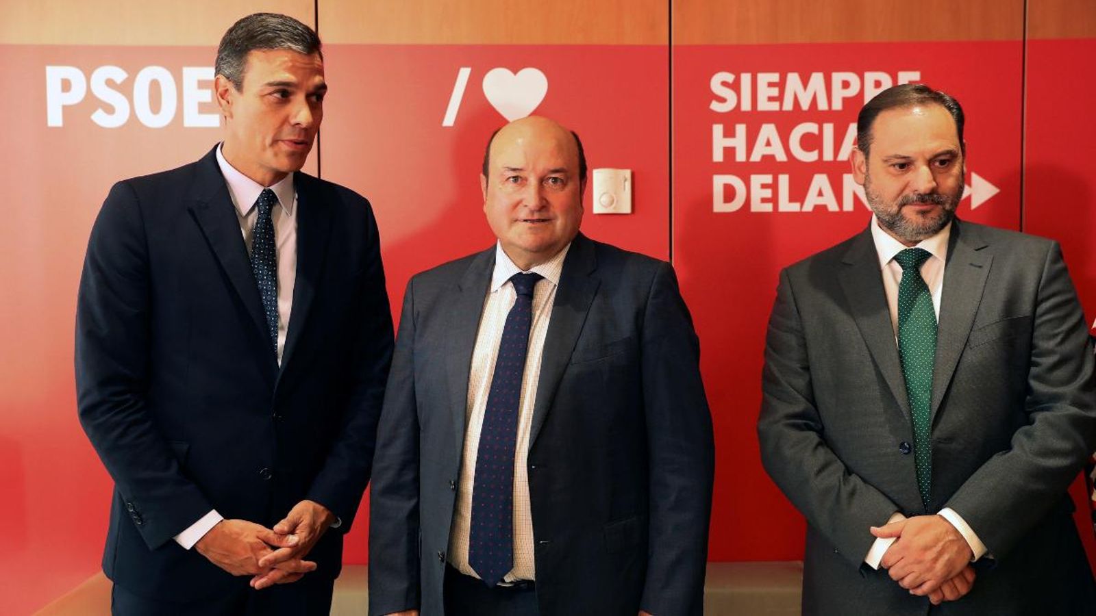 El president del PNB, Andoni Ortuzar, abans de la reunió amb el secretari general del PSOE Pedro Sánchez i el secretari d'organització José Luis Ábalos