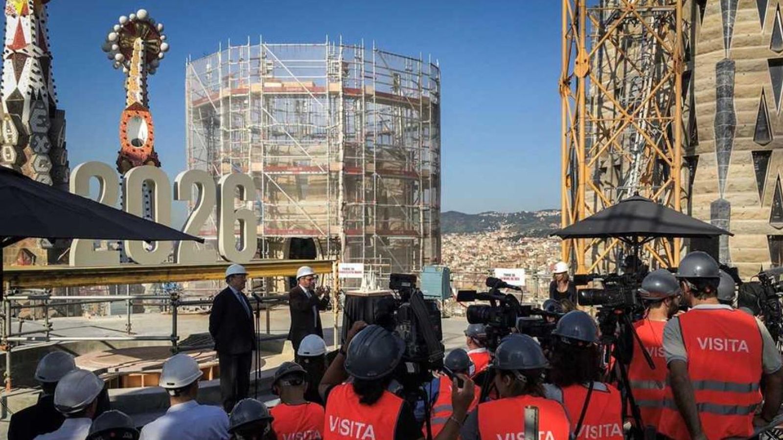 Les obres del temple expiatori de Barcelona, iniciades per Gaudí el 1882, ja han començat a alçar les sis torres centrals