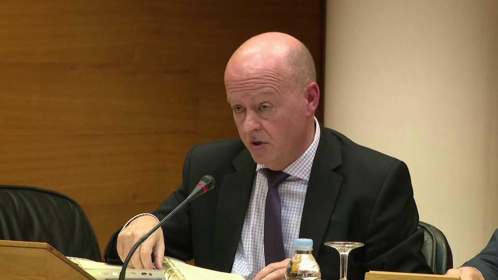 L'exgerent José Villar Rivera, durant la compareixeça a les Corts