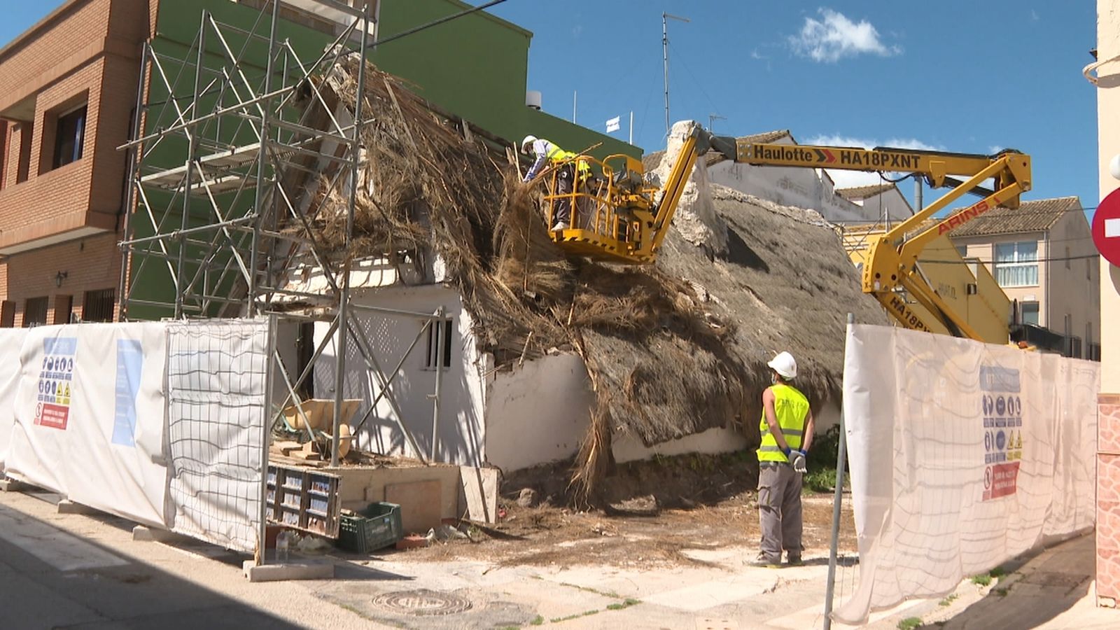 Retirada de la coberta vegetal de la barraca