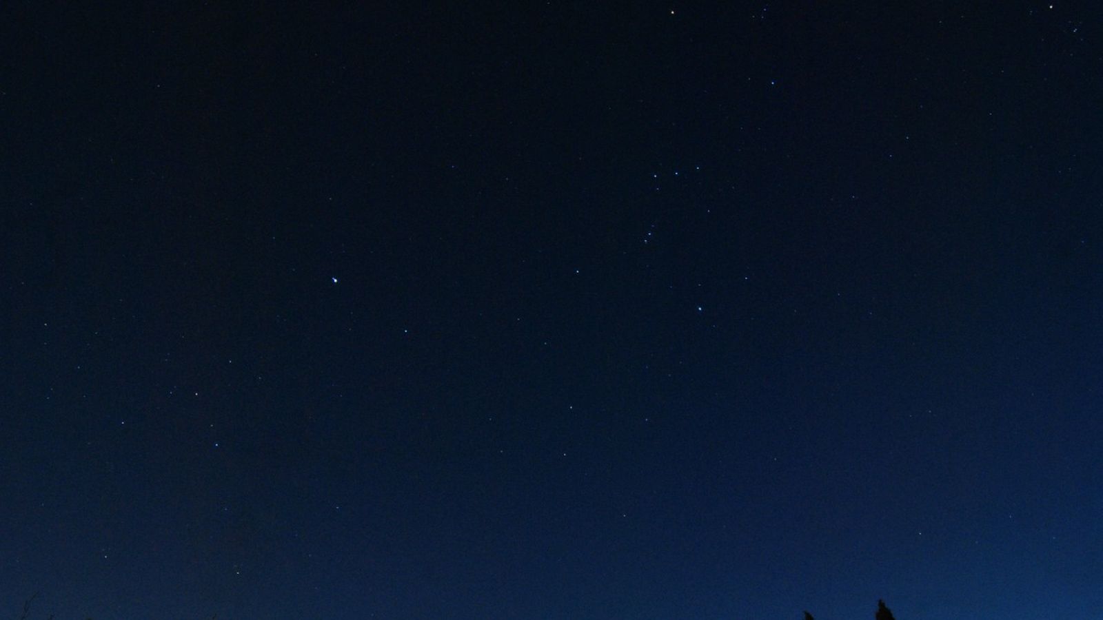 Cel nocturn amb la constel·lació d'Orió vist des de Montserrat
