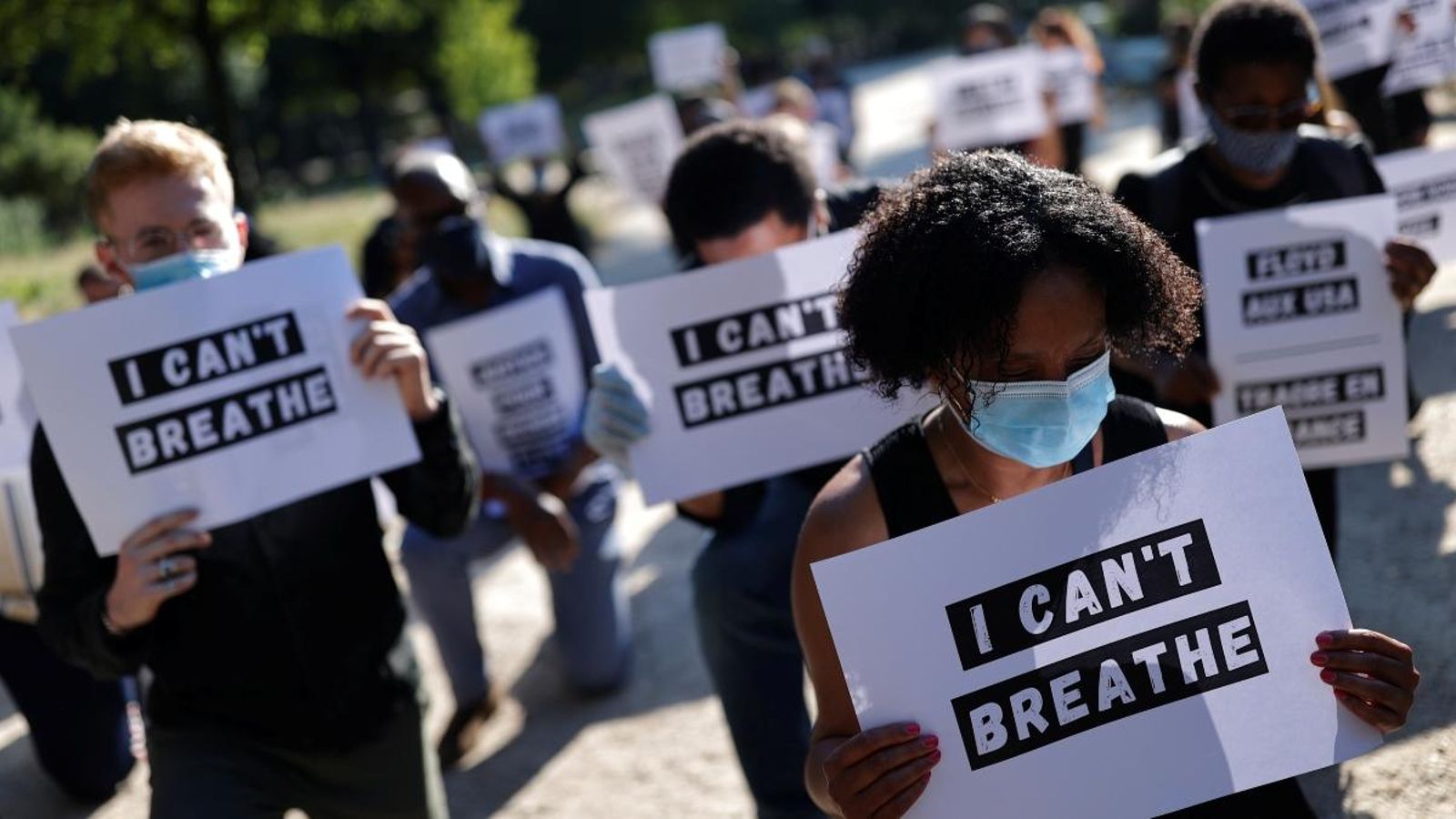 "No puc respirar", diuen les pancartes dels manifestants que protesten contra la brutalitat policial als Estats Units
