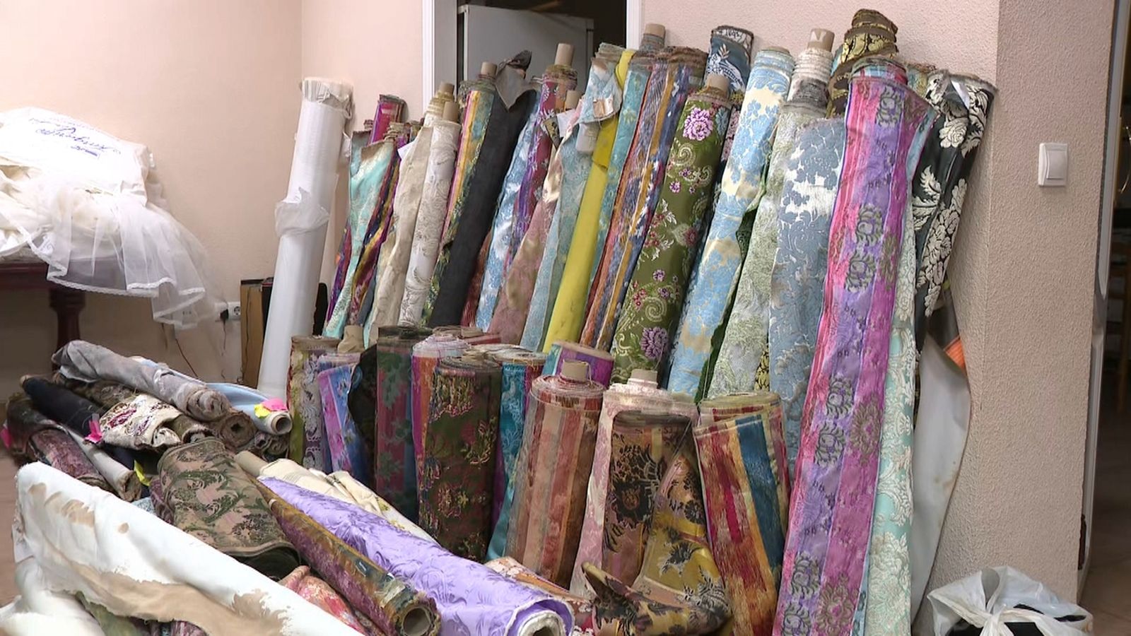 Al taller Hijas de Carmen Rubio d’Algemesí (Ribera alta) treballen a contrarellotge