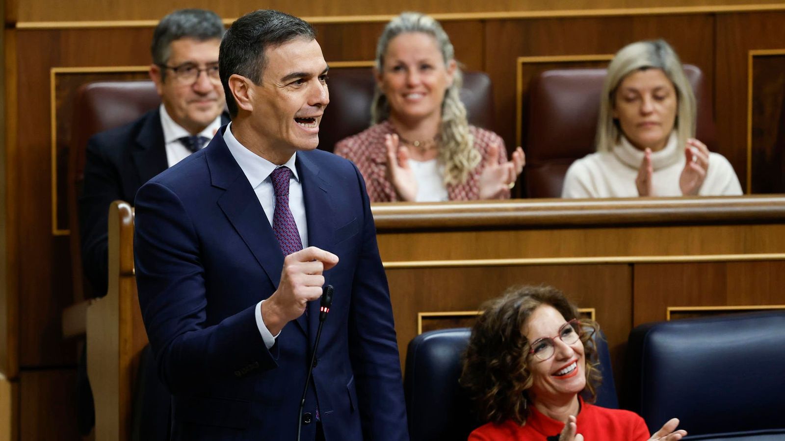 Sánchez intervé en la sessió de control des del seu escó