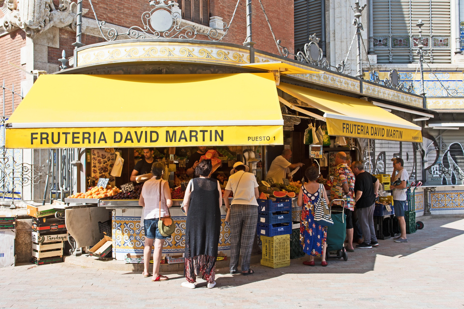 Parada de fruita al Mercat Central de València, juliol de 2022