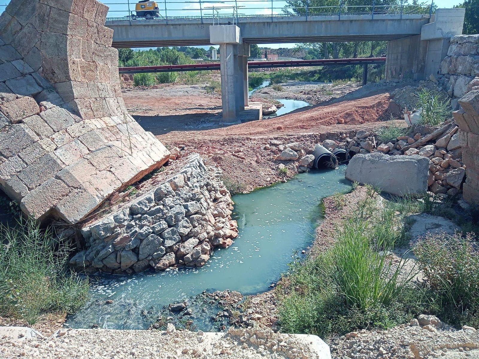 El riu Magre a l'altura de Requena, afectat per possibles vessaments tòxics
