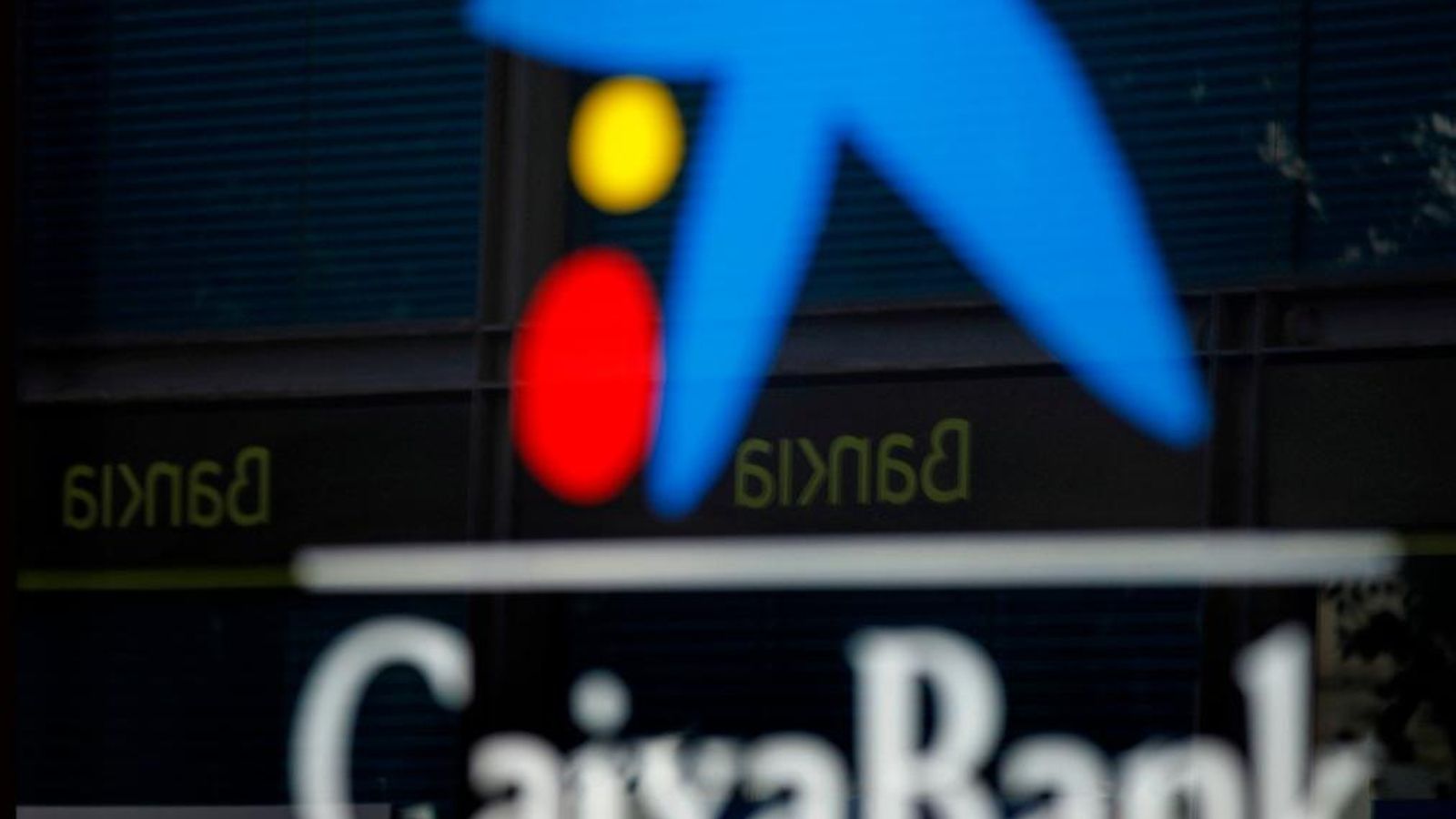 La fusió Bankia i Caixabank suposarà la creació de l'entitat espanyola més gran