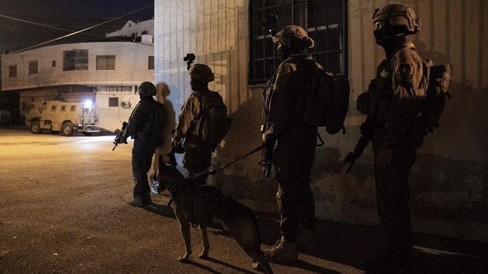 Soldats iraelians patrullen els carrers de Nablús, a la Cisjordània ocupada, en una imarge del passat 26 de novembre